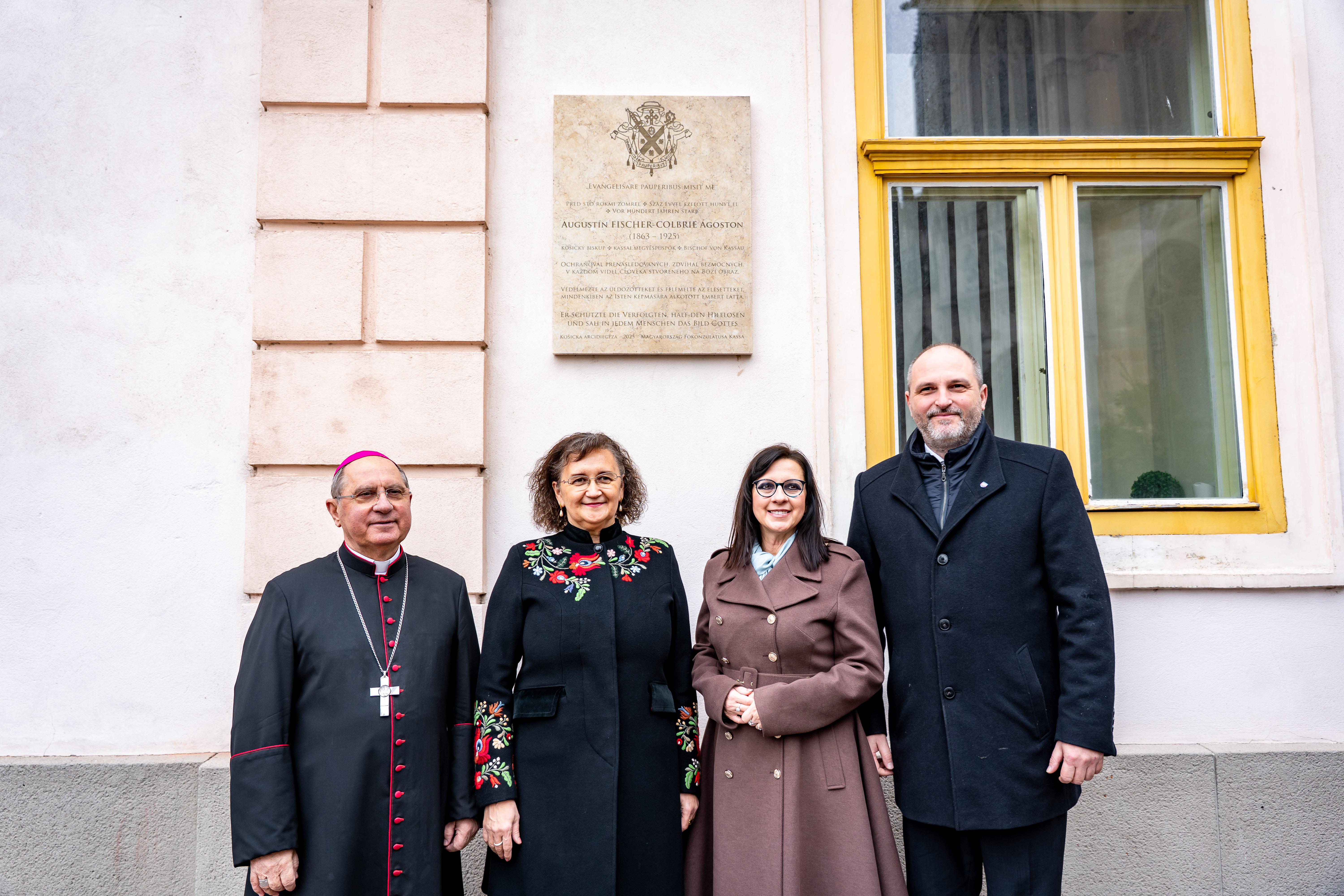 Slavnostne odhalenie pamatnej tabule na pocest kosickeho biskupa Augustina Fischer-Colbrieho-37